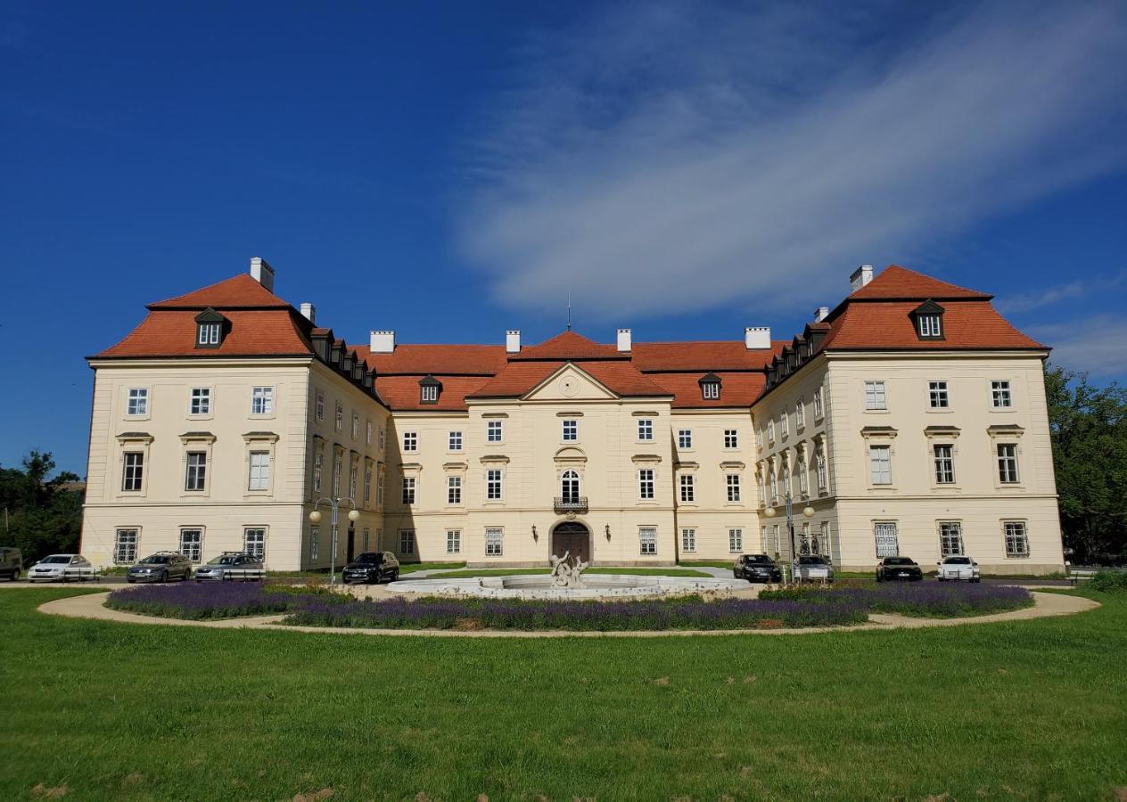 Zamek Napajedla Hotel Exterior foto